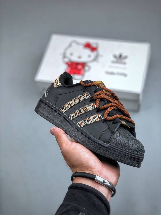 Adidas Originals Superstar 贝壳头 黑金标采用全新头层拼接皮革材质 后跟采用特色3D立体印字 渠道正品订单 诠释市场最高工艺水平全鞋进