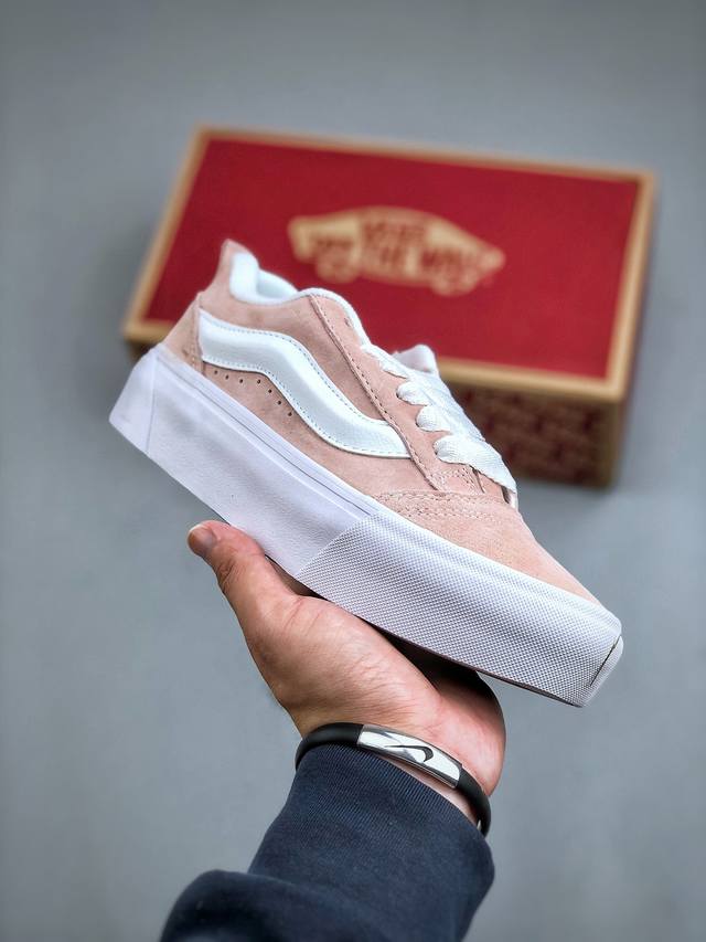 万斯 Vans Knu-Skool Vr3 Lx 面包鞋 坎普尔 茱利安系列低帮复古硫化休闲运动板鞋“肥胖版大logo” 要说整个最为热门的鞋型之一， 面包鞋