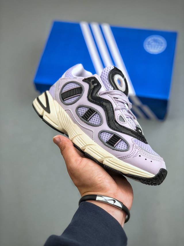 Adidas Astir Sn W 复古单品 Astir鞋款灵感来自2000年代的跑步款式 鞋面和超大号孔眼进行更新 复古色系搭配 线条贯穿鞋身 增强鞋整体的流