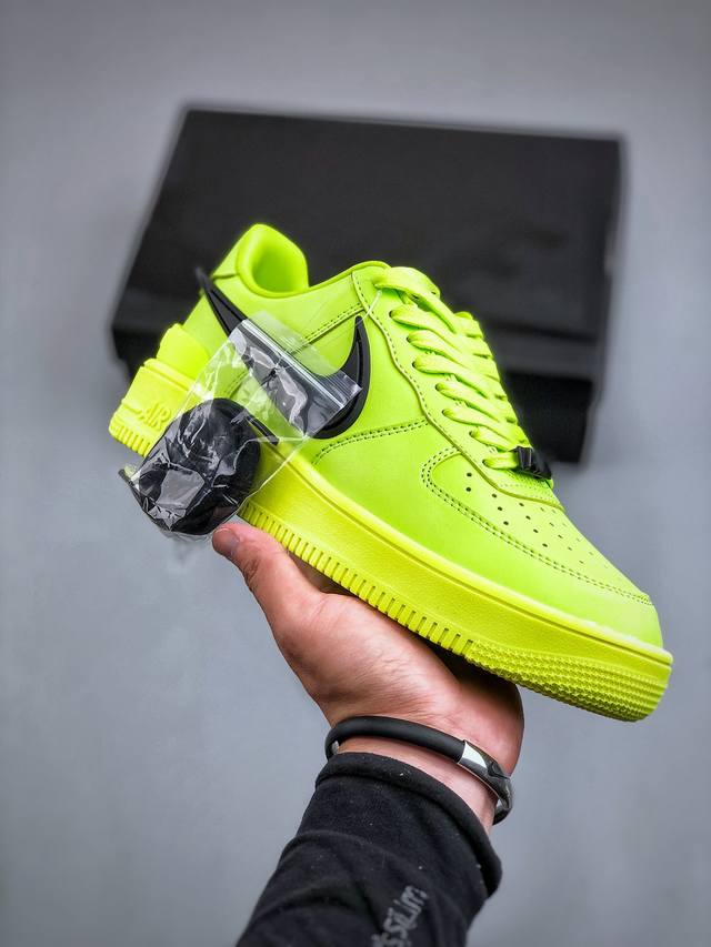 Nike Air Force 1 Low 联名大勾黄黑 原厂冲刀皮料切割干净无任何毛边清洁度细节完美 做工细节全方位比对 原楦原纸板打造纯正空军专注外贸渠道全掌