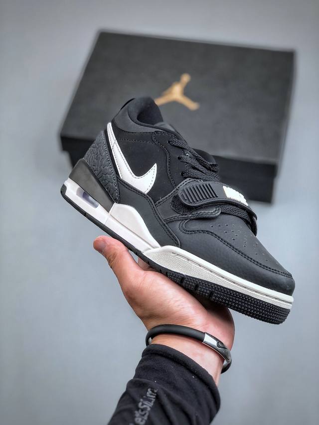 Air Jordan Legacy 312 Low 黑白三合一官方新配色 上架实拍有着交错结合的设计，它的名字就展现出它所包含的鞋款元素，312 分别对应了 A