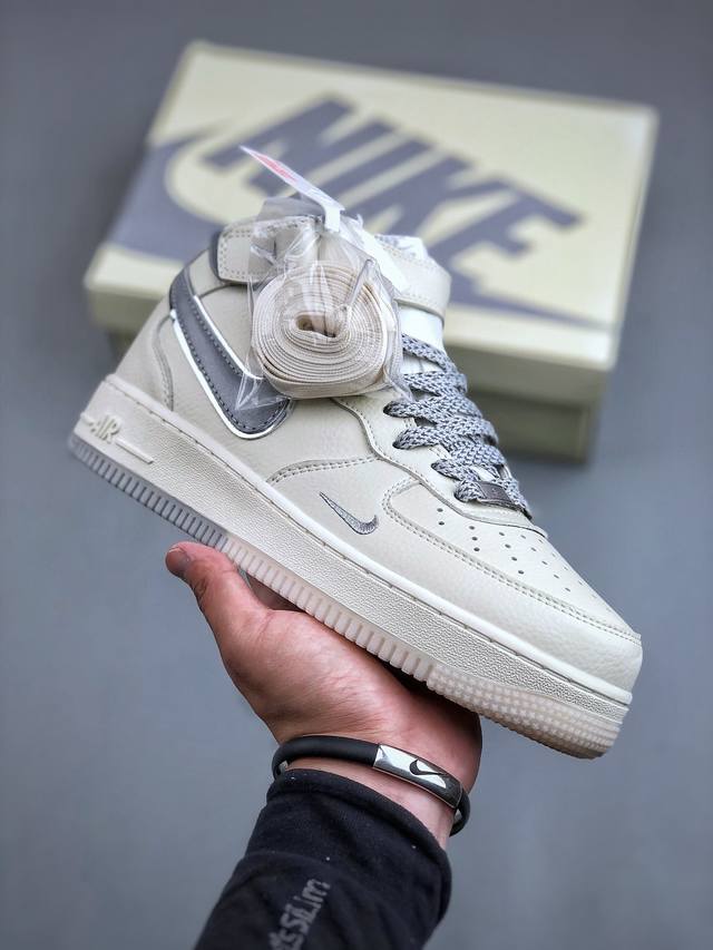 Nike Air Force 1 Mid 07 米银满天星原楦头原纸板 打造纯正中帮空军版型专注外贸渠道 全掌内置蜂窝气垫 原盒配件 原厂中底钢印、拉帮完美 官