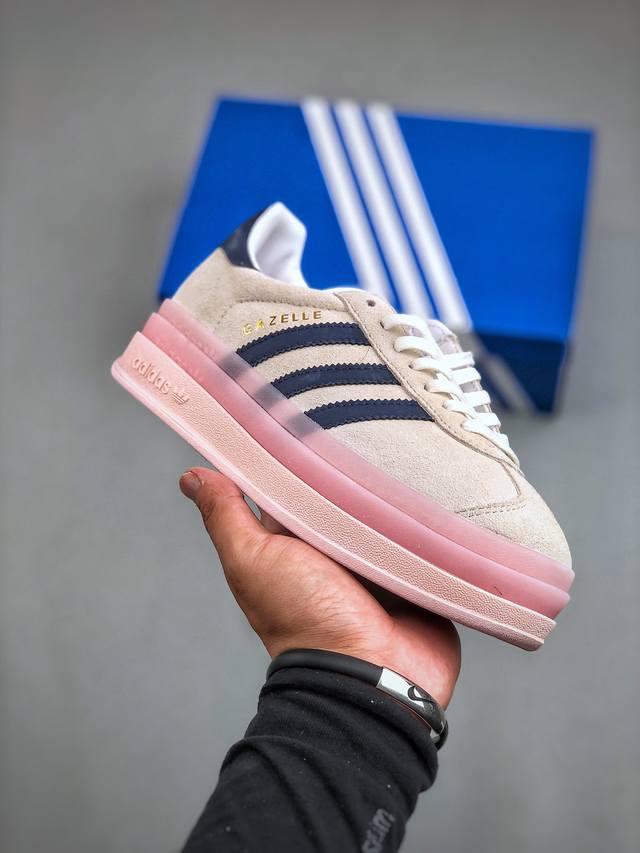 Adidas Originals Gazelle Bold W 羚羊松糕系列“翻毛白粉生胶底 三叶草厚底休闲防滑耐磨低帮板鞋鞋头出色设计 塑就出众贴合感稳固的后