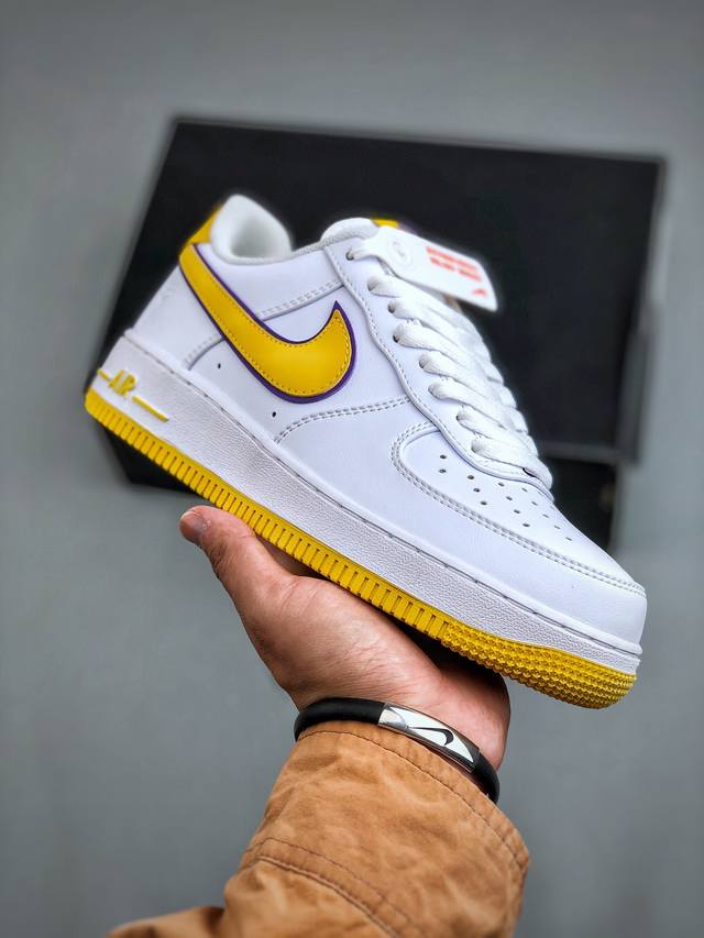 Nike Air Force 1 空军一号低帮休闲运动板鞋 Fz1151-100 尺码：36 36.5 37.5 38 38.5 39 40 40.5 41 4