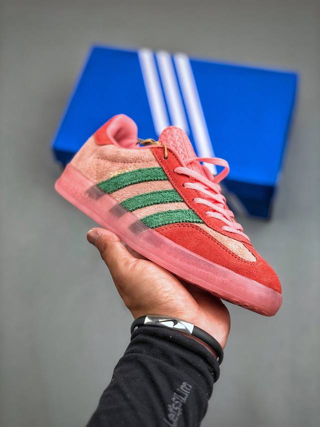 Adidas Gazelle Indoor Trainers 羚羊内训系列低帮复古德训风百搭休闲运动板鞋“翻毛西瓜粉绿” 货号：Ig6782 尺码：36～45