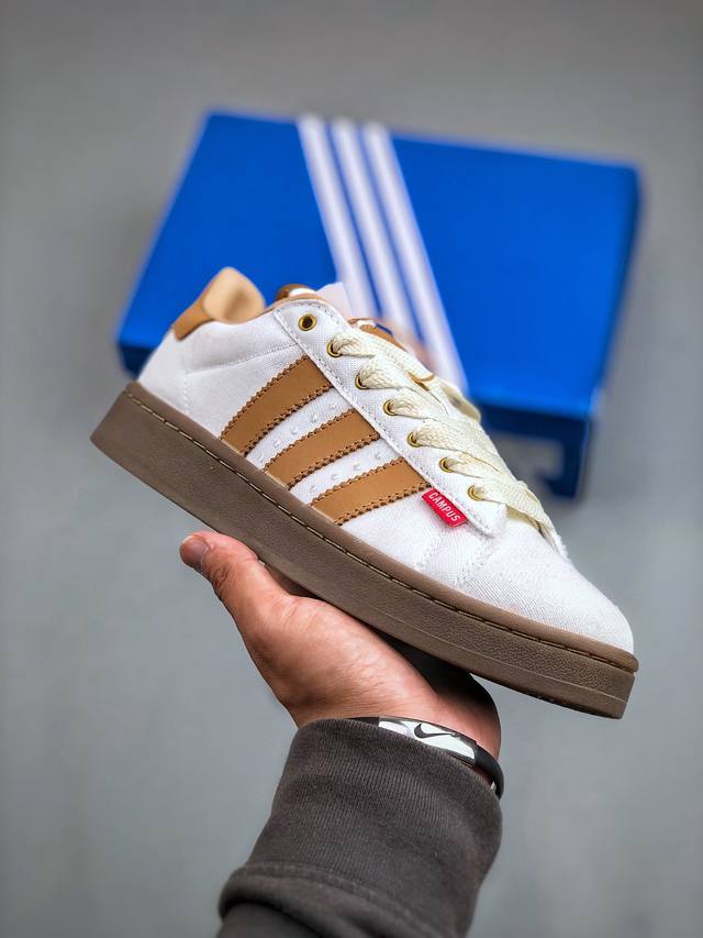 Adidas Originals Campus 00S 专柜同步配色 面包鞋 纯原版本鞋身采用绒面皮料搭配常规皮革 质感上还是延续了经典 Campus 的设计