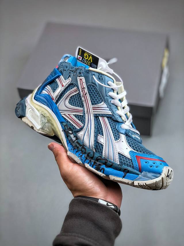 Vg版本 Balenciaga Runner Sneaker 巴黎世家七代慢跑系列低帮复古野跑潮流运动鞋老爹鞋 尼龙和网布材质 磨损效果 鞋头边缘印有尺码 背面