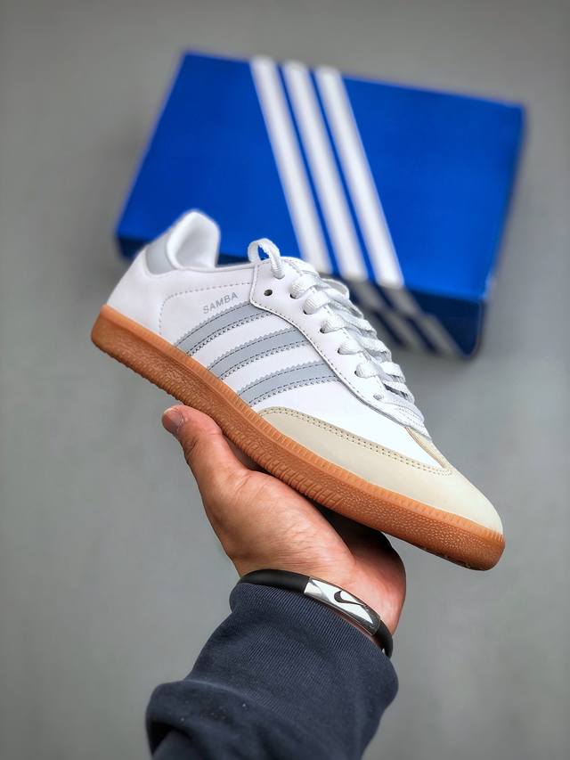 支持放 Adidas Originals Samba Og 桑巴舞系列绅士德训足球风百搭低帮休闲运动板鞋“皮革白奶蓝生胶底” 货号：Ie0877 尺码：36-4