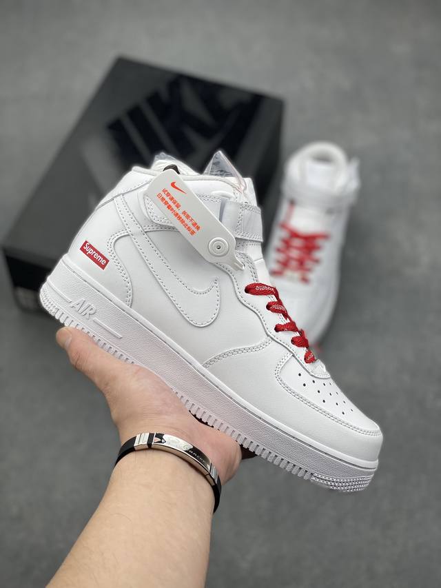 耐克nike Air Force 1 Low 空军一号低帮百搭休闲运动板鞋。柔软、弹性十足的缓震性能和出色的中底设计，横跨复古与现代的外型结合，造就出风靡全球三