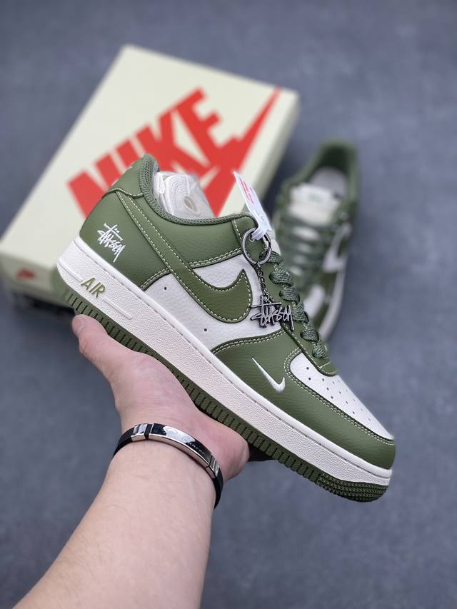 海外限量发售！公司级nike Air Force 1 '07 Low “斯图西联名--荷叶绿”空军一号 低帮 运动鞋 休闲鞋 折边针车 工艺难度大 原楦头原纸板