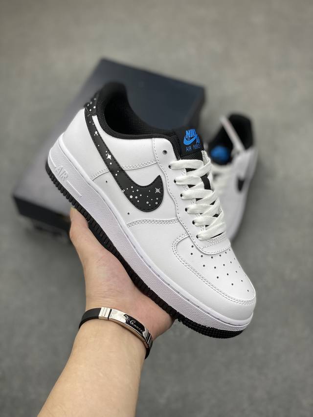 工厂套现 国庆特价 原本地200版本 耐克nike Air Force 1 Low 空军一号低帮百搭休闲运动板鞋。柔软、弹性十足的缓震性能和出色的中底设计，横跨