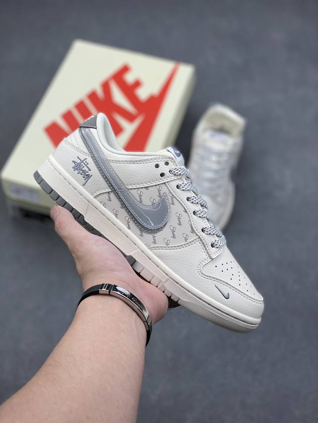 海外爆款限量发售！公司级 Nike Sb Dunk Low“ 斯图西联名 白灰双勾” 周年高端定制 低帮休闲板鞋 定制鞋盒 大厂纯原品质出货 超高清洁度 皮料切