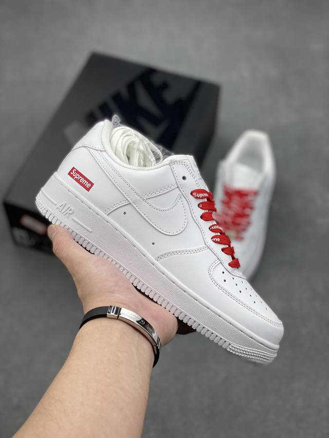 耐克nike Air Force 1 Low 空军一号低帮百搭休闲运动板鞋。柔软、弹性十足的缓震性能和出色的中底设计，横跨复古与现代的外型结合，造就出风靡全球三