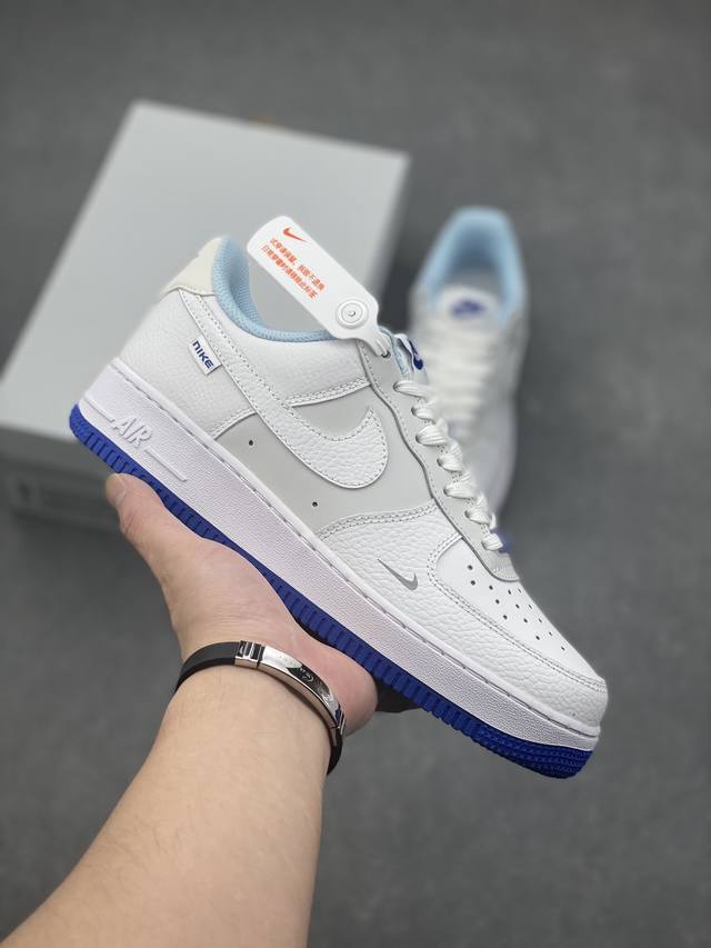 工厂套现 福利特价 耐克 Nike Air Force 1 ’07 空军一号低帮百搭休闲运动板鞋。柔软、弹性十足的缓震性能和出色的中底设计，横跨复古与现代的外型