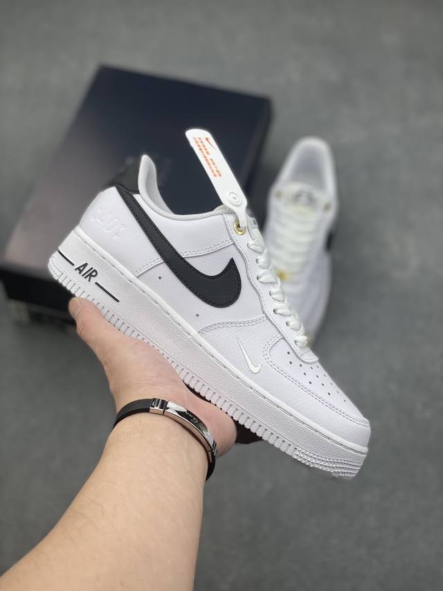 工厂套现 福利特价 耐克 Nike Air Force 1 ’07 空军一号低帮百搭休闲运动板鞋。柔软、弹性十足的缓震性能和出色的中底设计，横跨复古与现代的外型