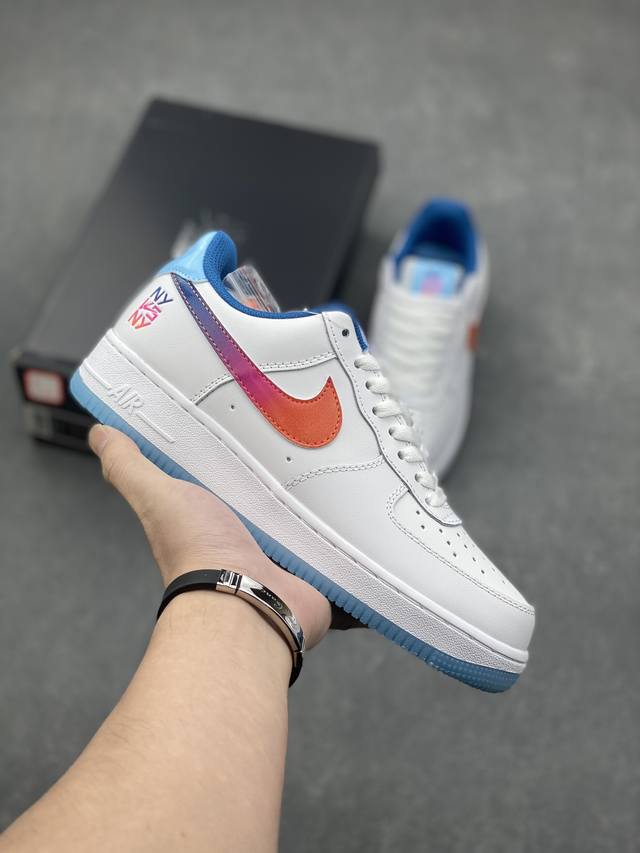 Nike Air Force 1 ’07 Low 空军一号低帮百搭休闲运动板鞋。柔软、弹性十足的缓震性能和出色的中底设计，横跨复古与现代的外型结合，造就出风靡全