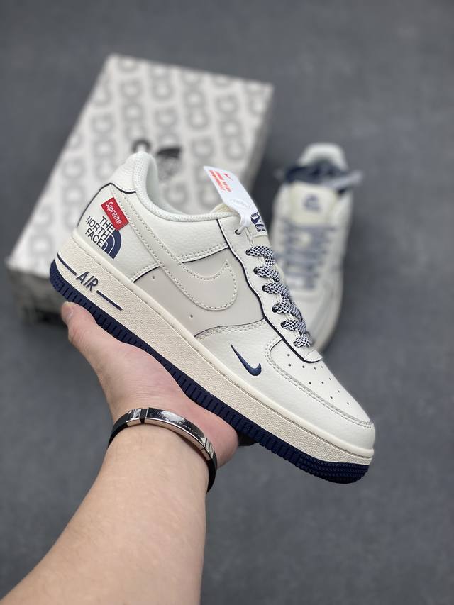 海外限量发售！公司级nike Air Force 1 '07 Low “Supreme北面联名--米白透心蓝”空军一号 低帮 运动鞋 休闲鞋 折边针车 工艺难度