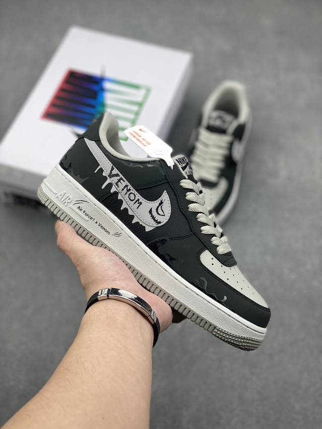 独家实拍 Nike Air Force 1 Low “Venom Ⅱ”漫威系列 “毒液二代” 空军一号低帮休闲运动板鞋 毒液，那是一种来自外星的神秘共生体，漆黑