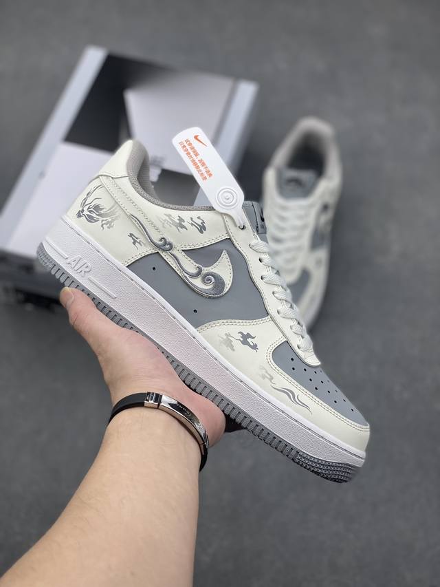 国风定制nike Air Force 1 Low 狻猊”龙之第五子“Suan Ni” 国潮风格 狻猊，形如狮而有威，毛发飘逸，目光如炬。它是龙生九子之一，自带一