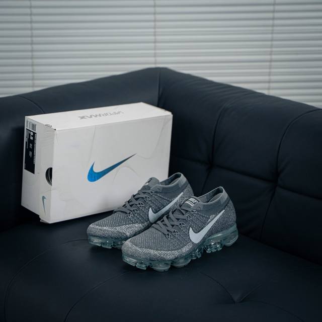 耐克nike Air Vapormax Flyknit 蒸大汽气垫 经黑典科技 永过不时 超鞋轻身 透编气织 缓气震垫底 专为练训跑步量身打造的鞋款 货号：84