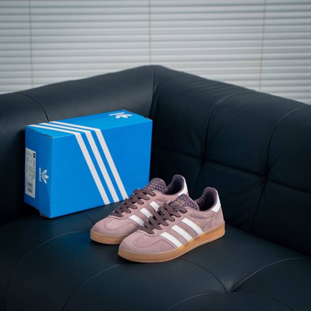 Adidas Original Gazelle Indoor 复古休闲运动德训风板鞋 大厂出品 原厂定制长毛翻毛皮组合环保纤维革鞋面材质 内置环保海玻璃鞋垫 外