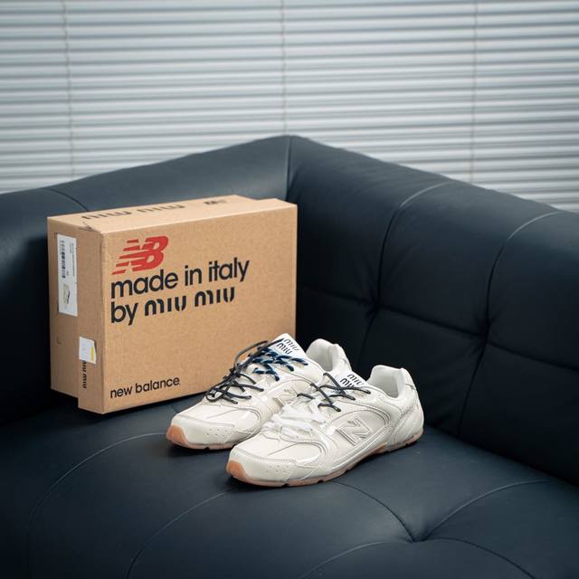 Miumiu X New Balance 24S联名款运动鞋 缪缪大秀上爆出的这双与new Balance 新百伦联名款运动 球鞋 后全球各大代购官网火爆上市.