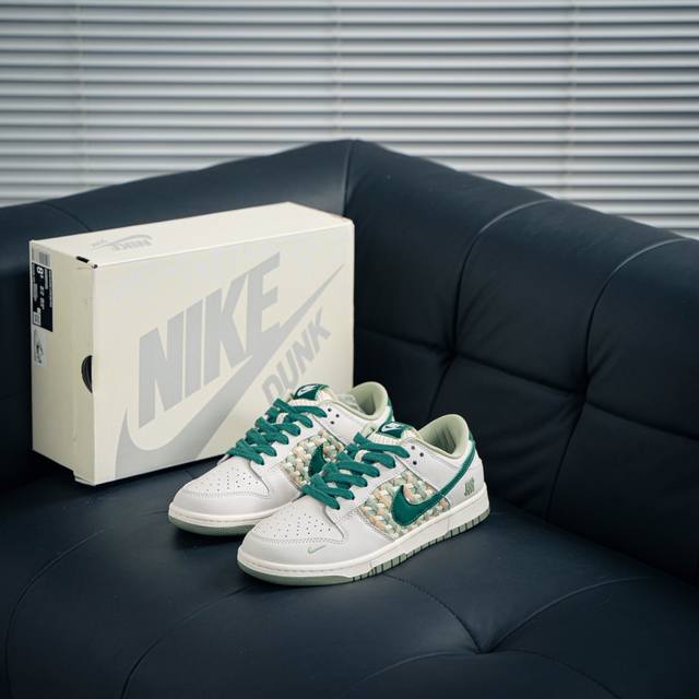 Nike Dunk 全套原楦原模倾力打造完美版型 独家原厂航空铝磨具打磨大底 鞋头坡度极致还原 无解鞋型 原盒原配 圈内天花板工艺 原厂冲刀 超高清洁度 全鞋零