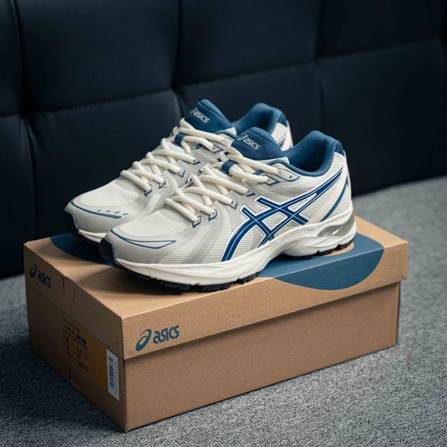 亚瑟士asics Cel-Flux Cn复古单品 网面休闲透气跑步鞋 鞋款采用亚瑟士amplifoam科技 为运动中带来回弾性和轻量性感受 工程网眼鞋面提供运动