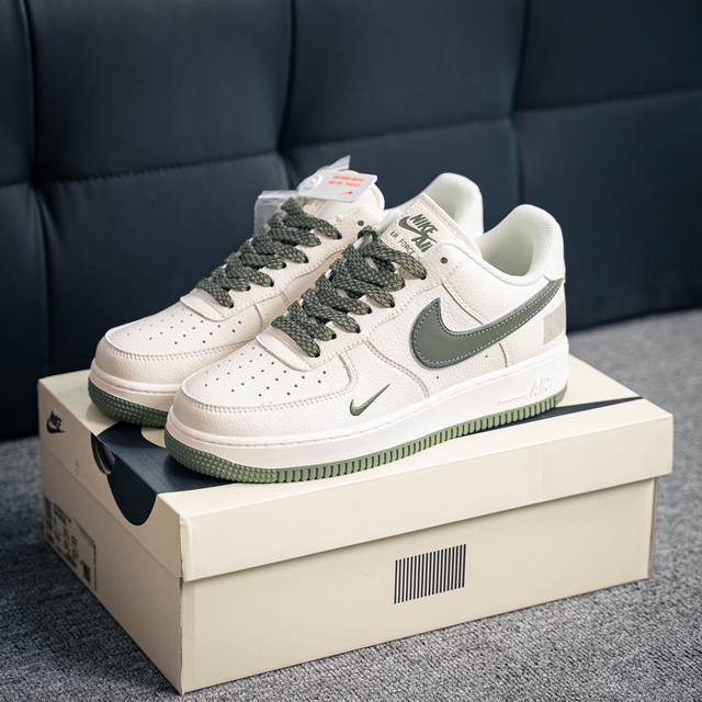 Air Force 1 Low 原装级别 原楦头原纸板 打造纯正空军版型专注外贸渠道 全掌内置蜂窝气垫 原盒配件 原厂中底钢印、拉帮完美 货号：Cu1836 9