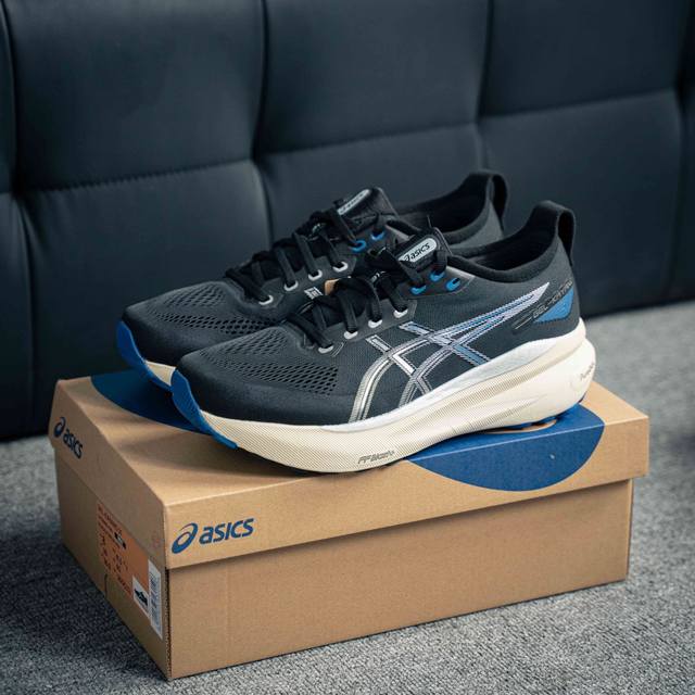 Asics 亚瑟士 Gel-Kayano 31 低帮运动休闲跑步鞋 货号：1011B995-001 尺码：40 40.5 41 42 42.5 43 44 45