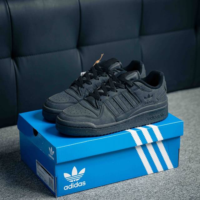 Adidas Forum Low 三叶草低邦经典魔术贴复古板鞋 货号：Id0990 尺码：35 36 36.5 37 38 38.5 39 40 40.5 41