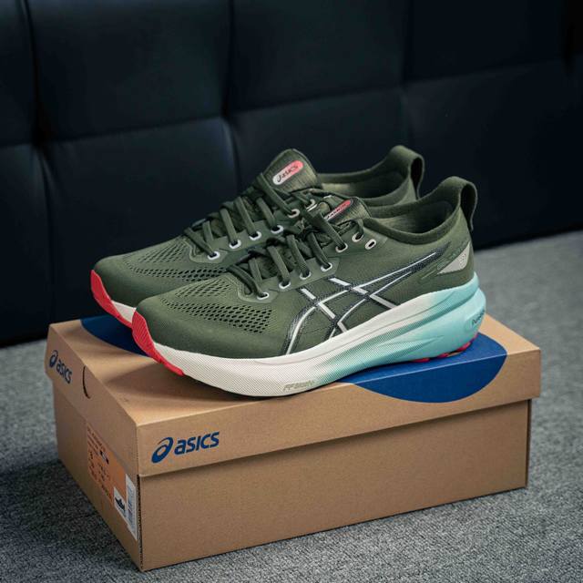 Asics 亚瑟士 Gel-Kayano 31 低帮运动休闲跑步鞋 货号：1011B867-301 尺码：40 40.5 41 42 42.5 43 44 45