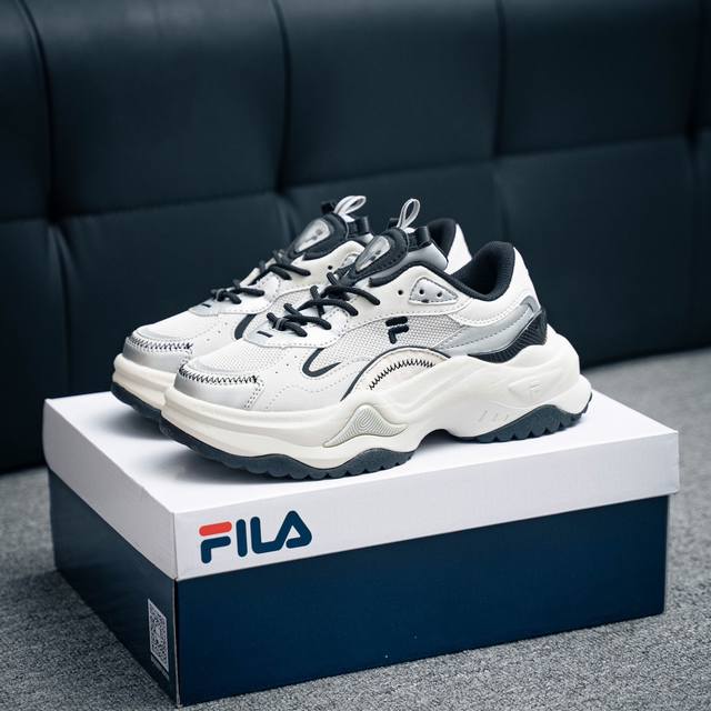 Fila Fusion斐乐潮牌 Bianco 织物合成革 硬糖 拼接减震防滑耐磨透气 低帮 老爹鞋 货号：T12W33 1Fns 尺码：35.5 36 36.5