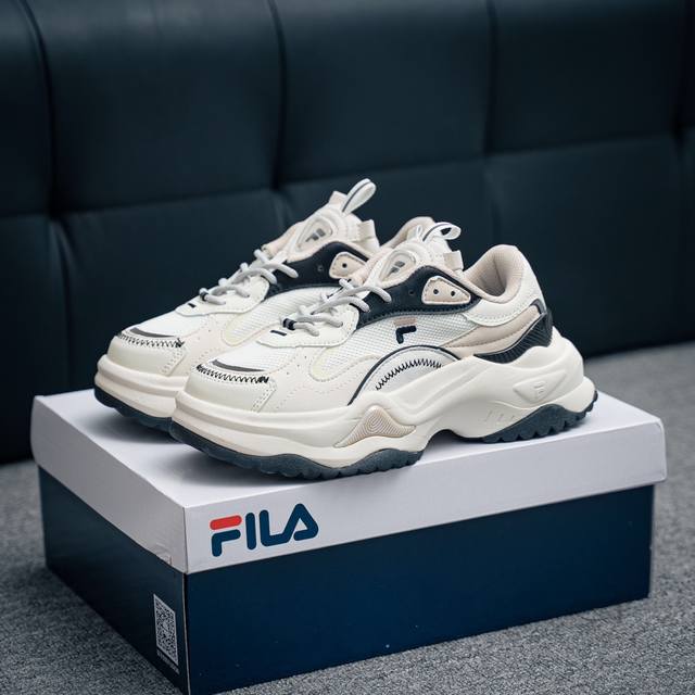 Fila Fusion斐乐潮牌 Bianco 织物合成革 硬糖 拼接减震防滑耐磨透气 低帮 老爹鞋 货号：T12W33 1Fwc 尺码：35.5 36 36.5