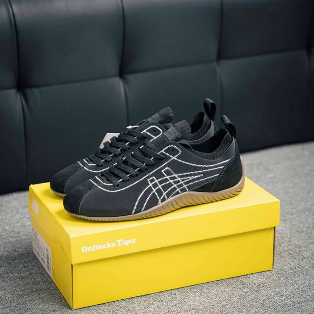 Onitsuka Tiger鬼塚虎sclaw 绒面革织物 舒适运动休闲鞋 复古美学极简风格 整体采用织物和麂皮拼接 简约而不失个性的设计 货号：1183B969