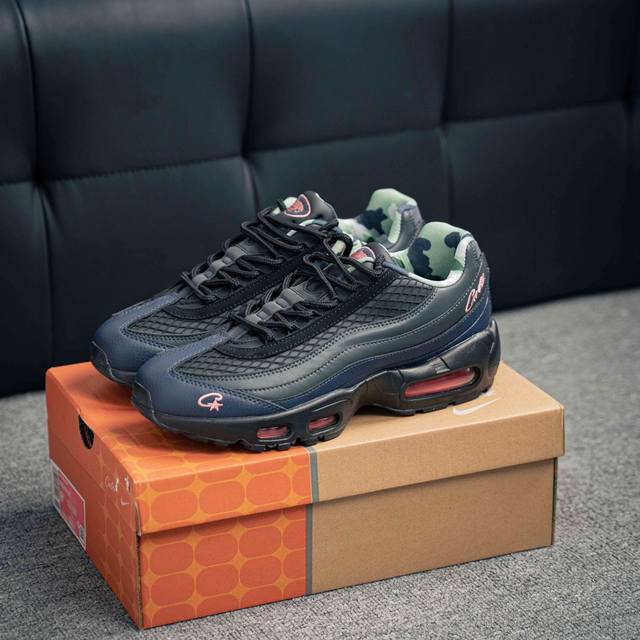 Nike 耐克 Air Max 95 潮流百搭 气垫缓震慢跑鞋 休闲防滑运动鞋！Nike耐克男鞋跑步鞋经典透气舒适运动鞋休闲鞋。为了迎接今年的世界地球日，Nik