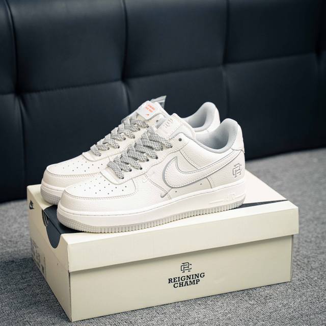 Air Force 1 Low 原装级别 原楦头原纸板 打造纯正空军版型专注外贸渠道 全掌内置蜂窝气垫 原盒配件 原厂中底钢印、拉帮完美 货号：Rc2369 1