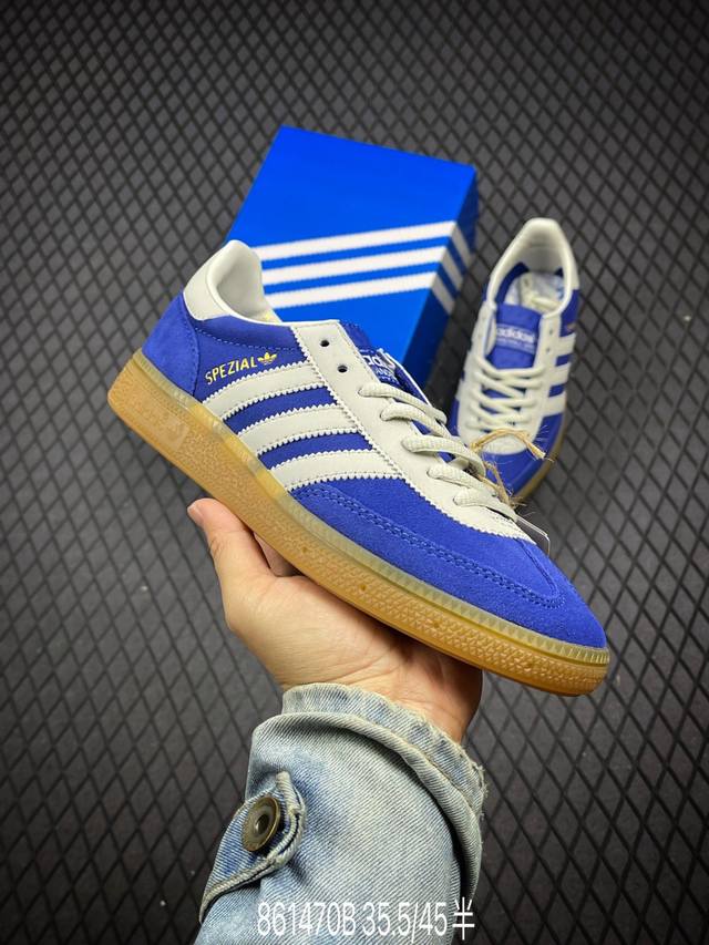 公司级adidas Originals Handball Special 蓝色 此款鞋延续了橡胶外底和经典款式的传统。优质绒面革鞋面和标志性的3条纹采用明亮的对