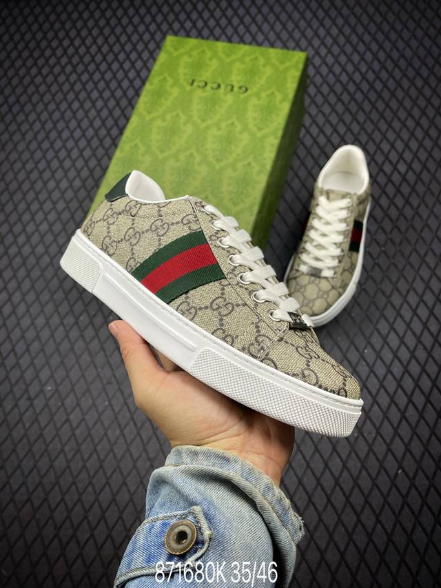 Gucci 2024轻奢单品 古驰百搭休闲运动板鞋 明星同款 小红书爆款 精选头层小牛皮 鞋面走线工整 清晰质感 高端时尚 简约大气 防滑舒适 鞋底采用固特异内