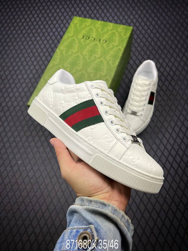 Gucci 2024轻奢单品 古驰百搭休闲运动板鞋 明星同款 小红书爆款 精选头层小牛皮 鞋面走线工整 清晰质感 高端时尚 简约大气 防滑舒适 鞋底采用固特异内