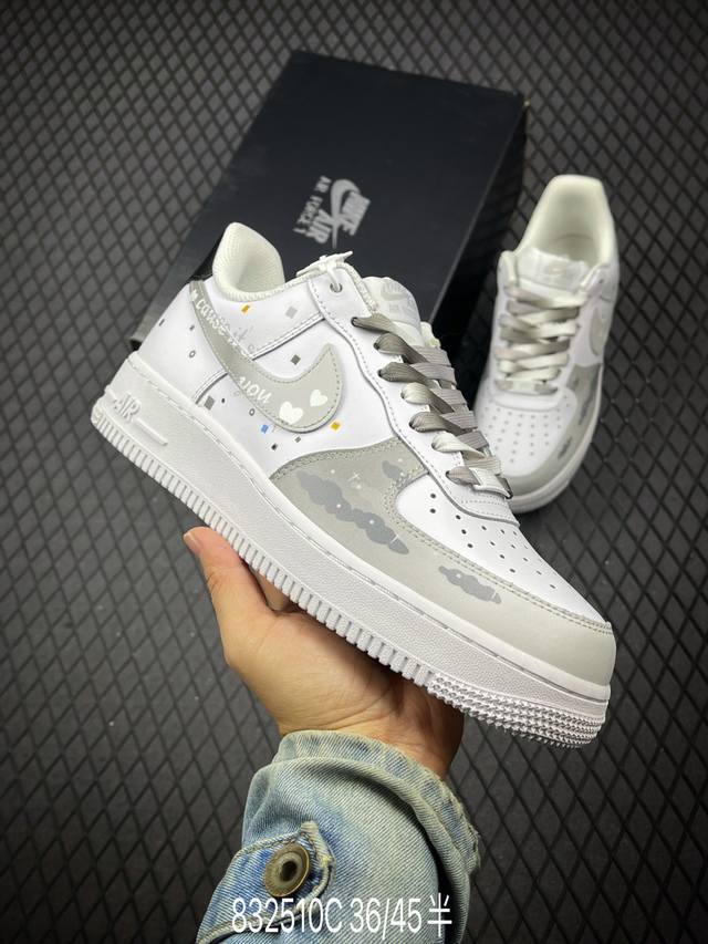 Nike Air Force1 全新配色 #原楦头原纸板 打造纯正空军版型 #专注外贸渠道 全掌内置蜂窝气垫 #原盒配件 原厂中底钢印、拉帮完美 货号：Cw22