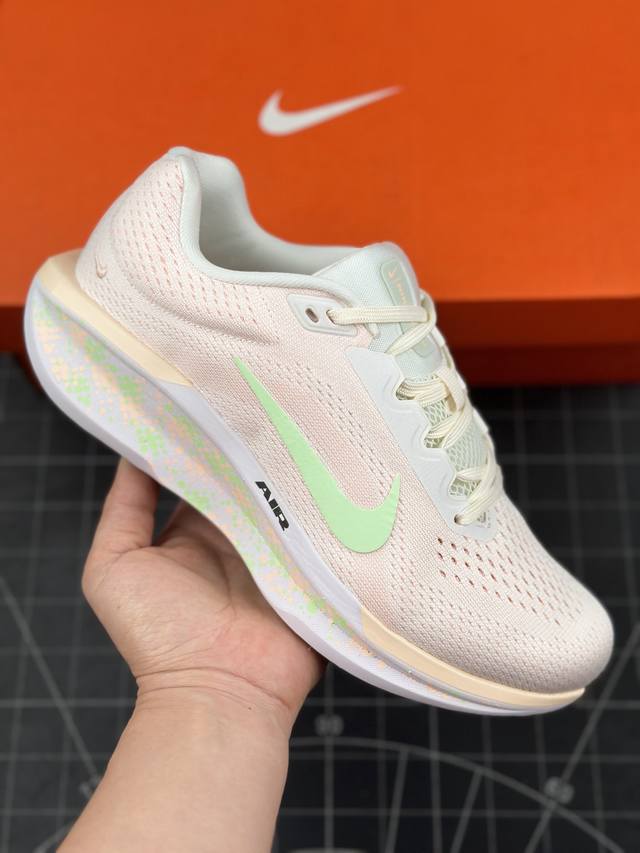 核心私 耐克wmns Nike Air Winflo 11登月轻质透气休闲运动跑步鞋 舒适软底 抗磨避震从保而持良好的透气性。中部底分的 Zoom Air 气垫