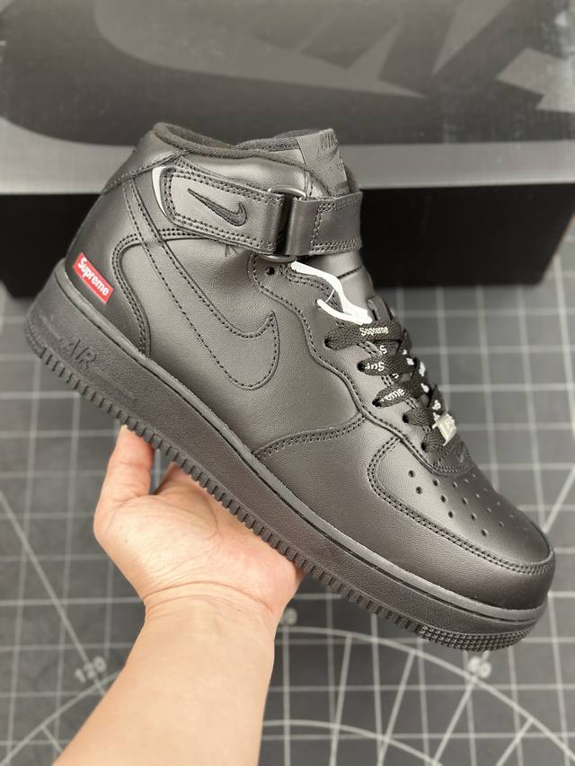 核心私 公司级supreme X Nike Air Force 1'07 Mid Black 空军一号系列经典中帮百搭休闲运动板鞋“皮革黑红logo” #男女鞋