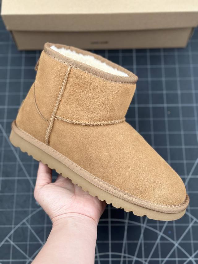 核心私 新货ugg Classic Mini 官方经典款 羊皮毛一体高品质 15Mm外跟+2Cm内增高 短筒雪地靴 采用tpu模压定型翻毛皮鞋面材质 内嵌人造卷