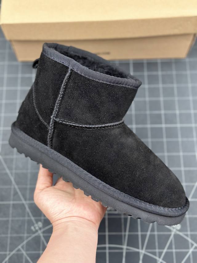 核心私 新货ugg Classic Mini 官方经典款 羊皮毛一体高品质 15Mm外跟+2Cm内增高 短筒雪地靴 采用tpu模压定型翻毛皮鞋面材质 内嵌人造卷