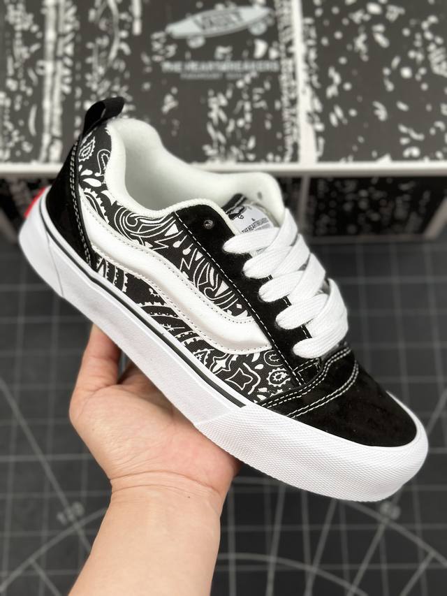 核心私 万斯 Vans Knu-Skool Vr3 Lx 面包鞋 黑白腰果花 坎普尔 茱利安系列低帮复古硫化休闲运动板鞋“肥胖版大logo 要说整个年最为热门的