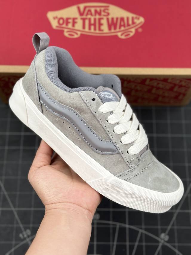 核心私 万斯 Vans Knu-Skool Vr3 Lx 面包鞋 坎普尔 茱利安系列低帮复古硫化休闲运动板鞋“肥胖版大logo 要说整个年最为热门的鞋型之一，