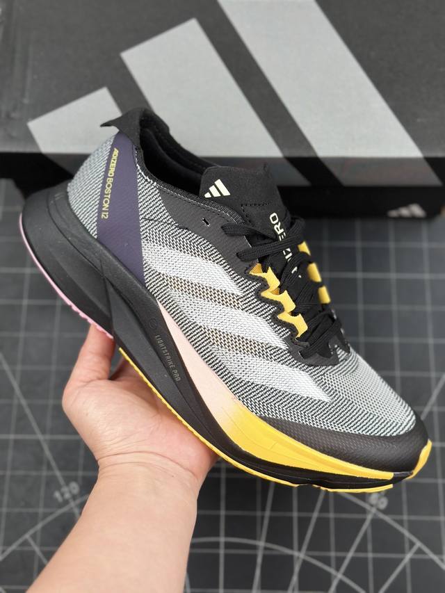 核心私 Adidas Adizero Boston 12 M轻盈跑鞋 超轻发泡底 缓震透气跑步鞋 Adizeroboston11跑鞋专为中长跑而设计 它们通过来