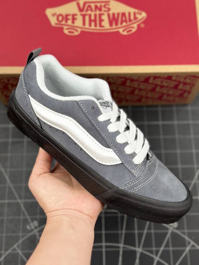 核心私 超万斯 Vans Knu-Skool Vr3 Lx 面包鞋 坎普尔 茱利安系列低帮复古硫化休闲运动板鞋“肥胖版大logo” 要说整个年最为热门的鞋型之一