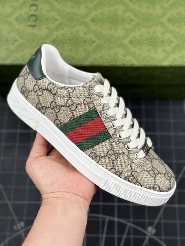 核心私 Gucci 2024轻奢单品 古驰百搭休闲运动板鞋 明星同款 小红书爆款 精选头层小牛皮 鞋面走线工整 清晰质感 高端时尚 简约大气 防滑舒适 鞋底采用